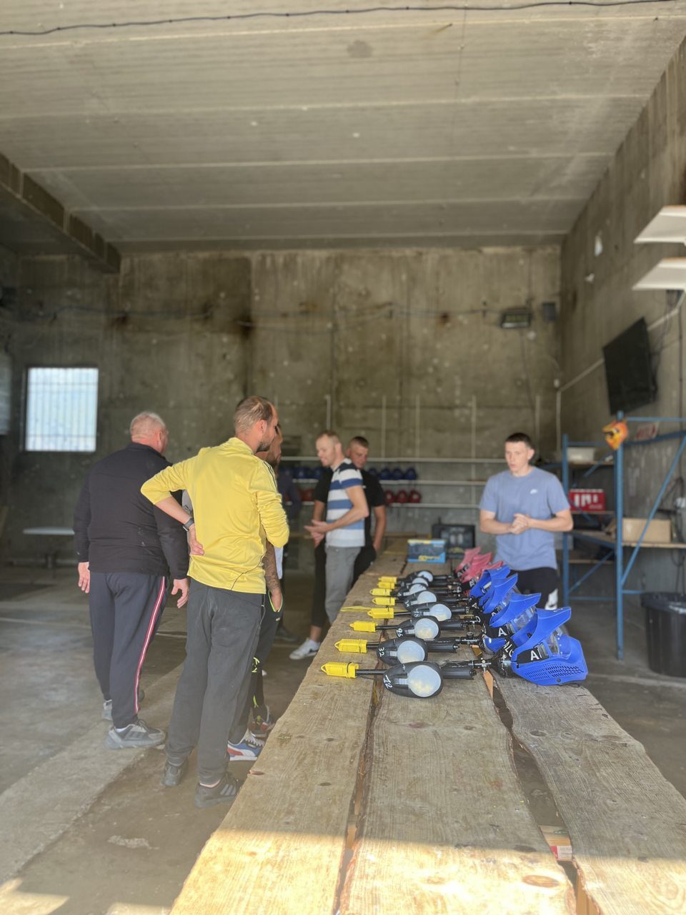 Marqueurs de paintball calibre 0.50 alignés avant une session chez Team Square